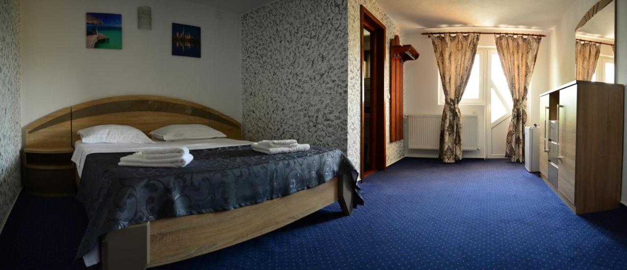 La Mateo Hotel Calimanesti Luaran gambar