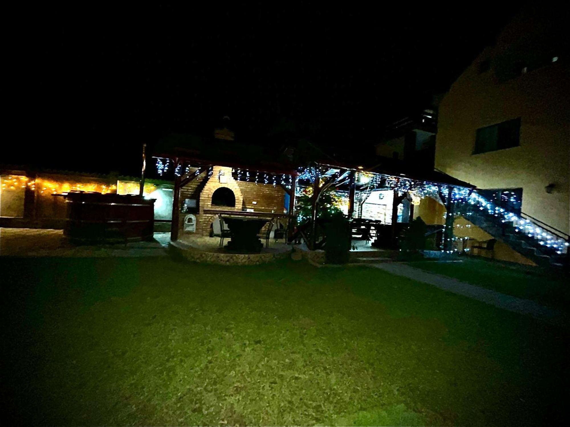 La Mateo Hotel Calimanesti Luaran gambar