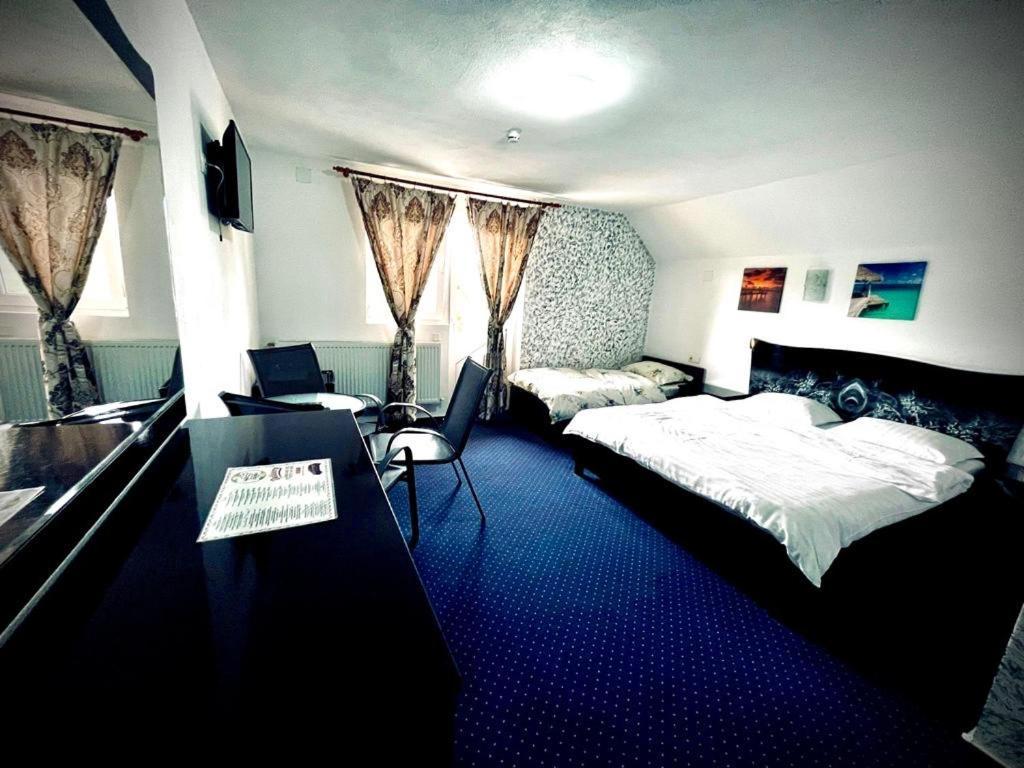 La Mateo Hotel Calimanesti Luaran gambar