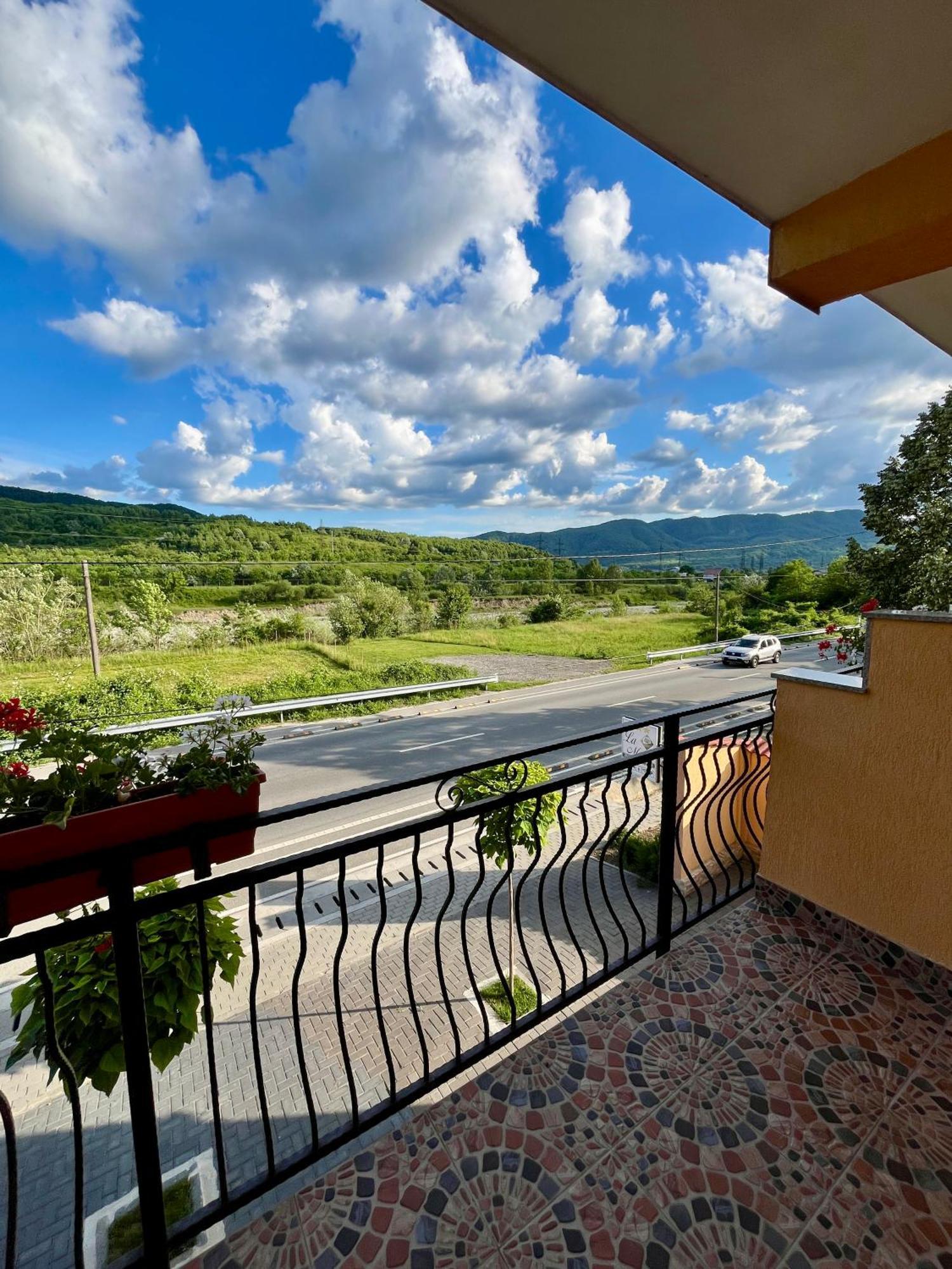 La Mateo Hotel Calimanesti Luaran gambar