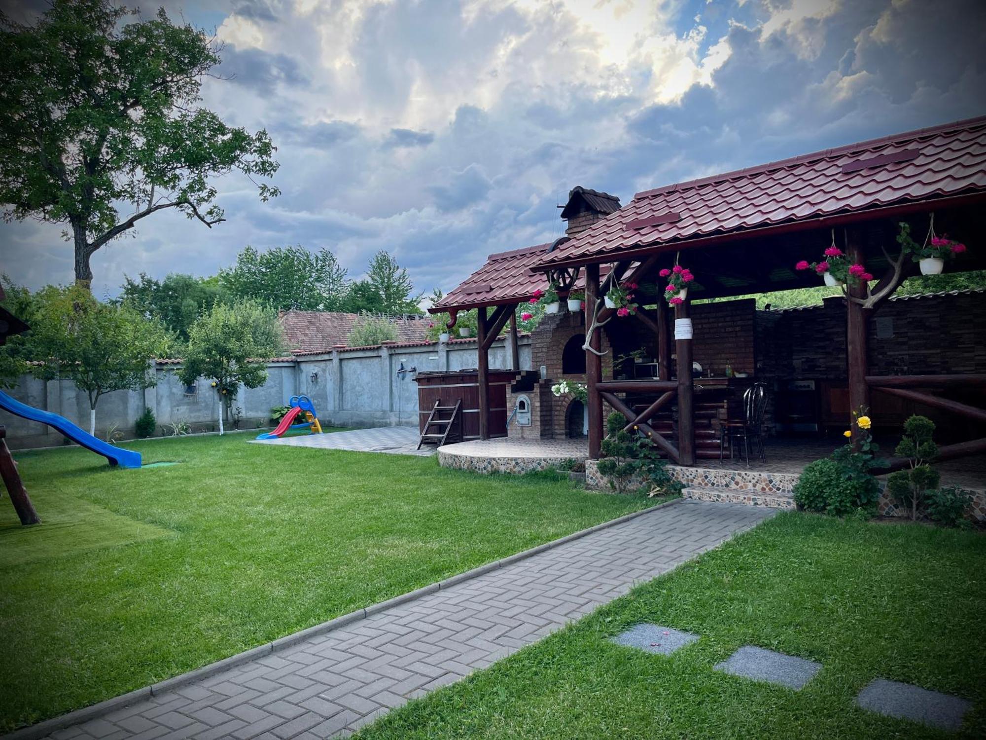 La Mateo Hotel Calimanesti Luaran gambar