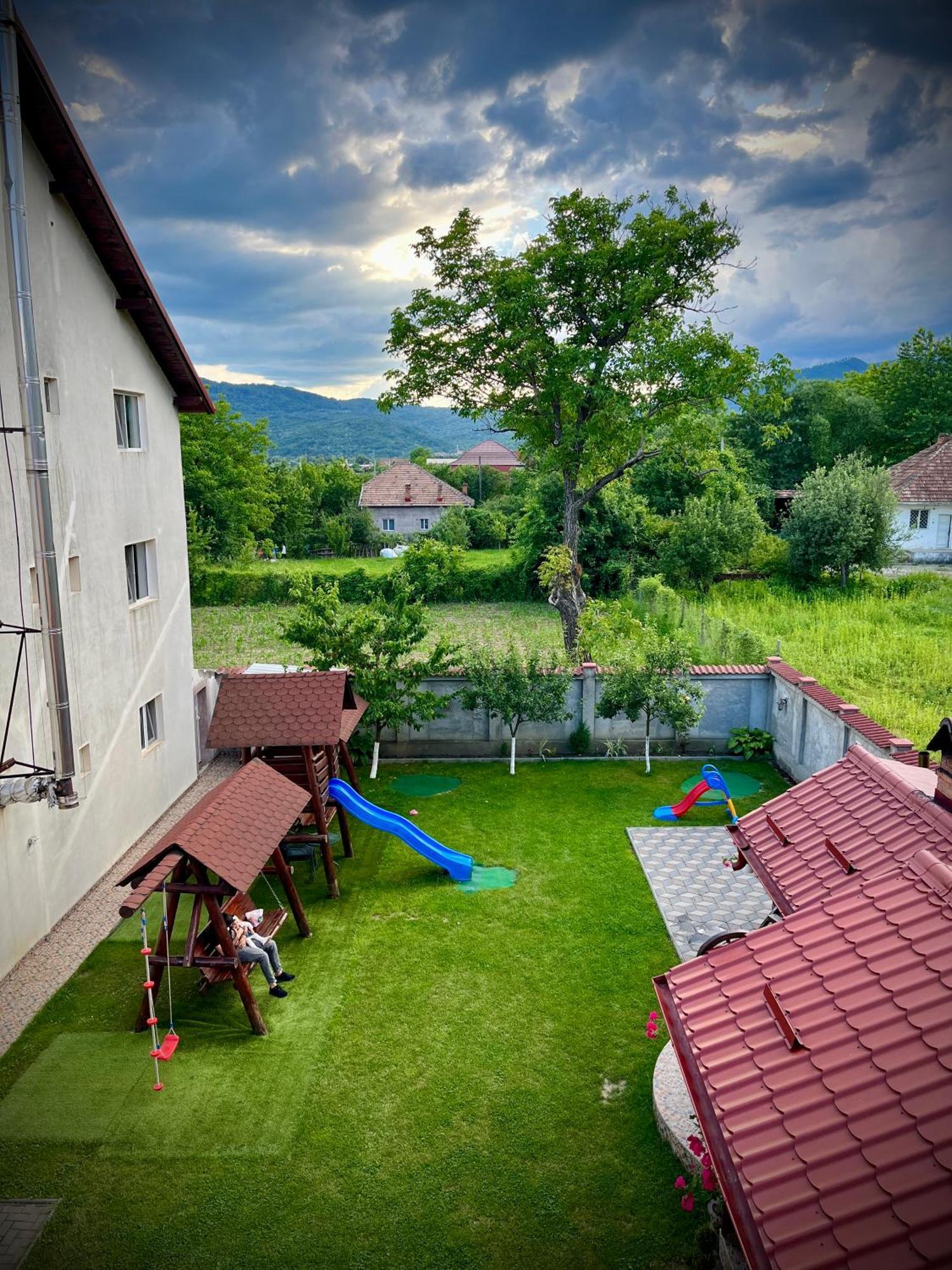 La Mateo Hotel Calimanesti Luaran gambar