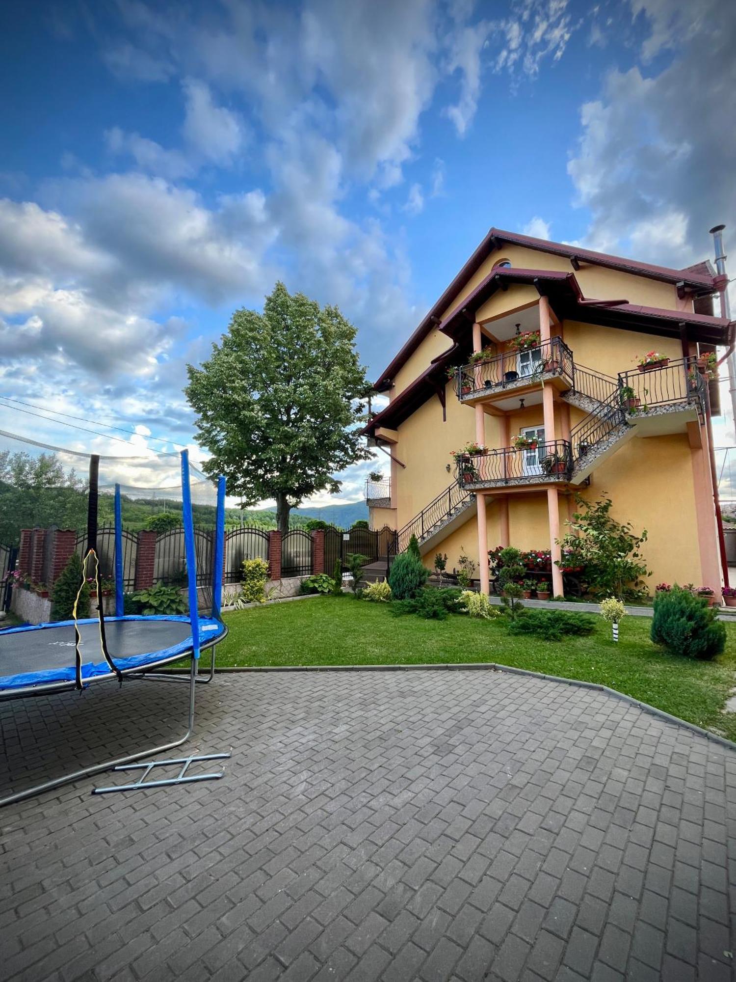 La Mateo Hotel Calimanesti Luaran gambar