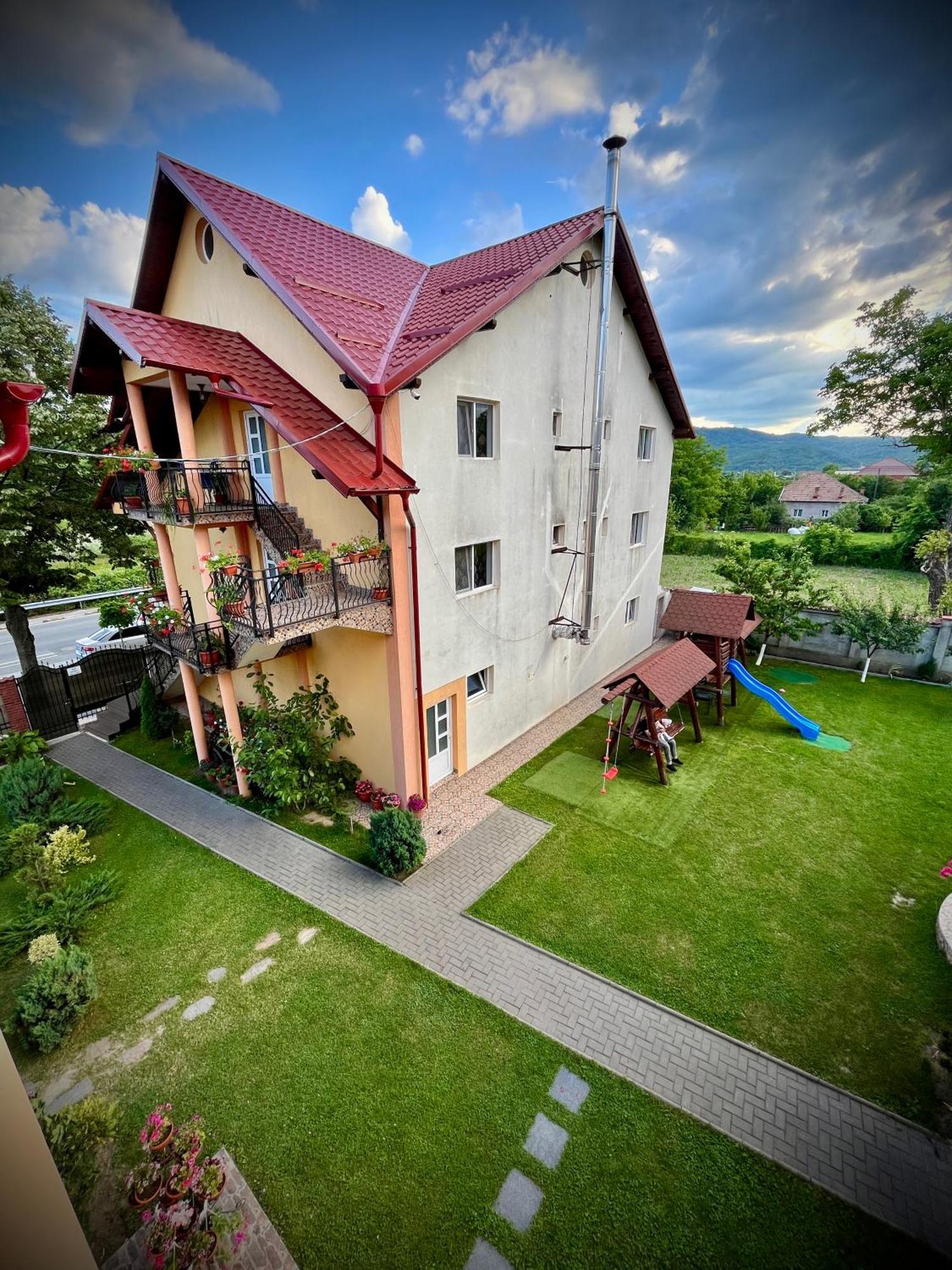 La Mateo Hotel Calimanesti Luaran gambar
