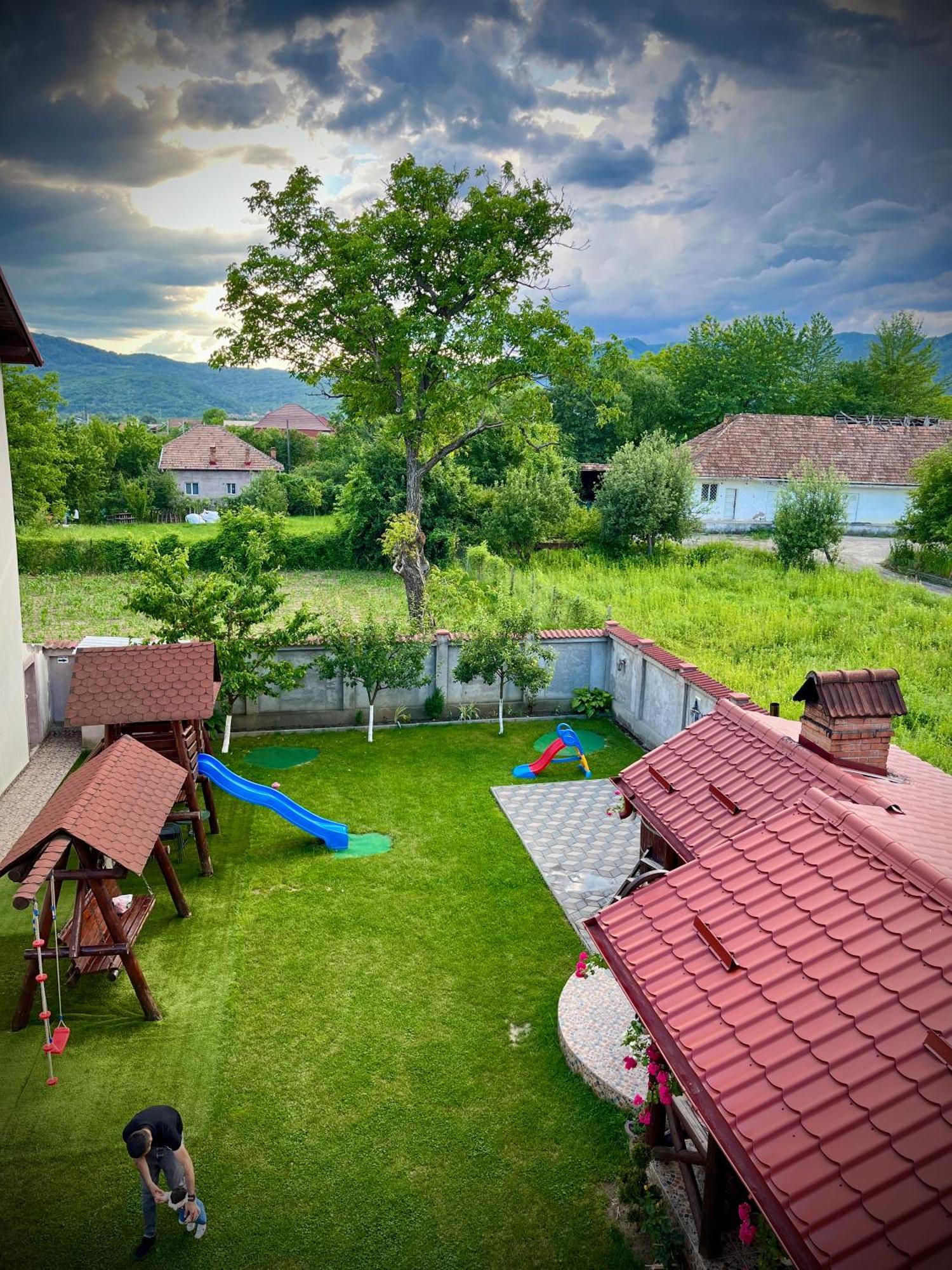 La Mateo Hotel Calimanesti Luaran gambar