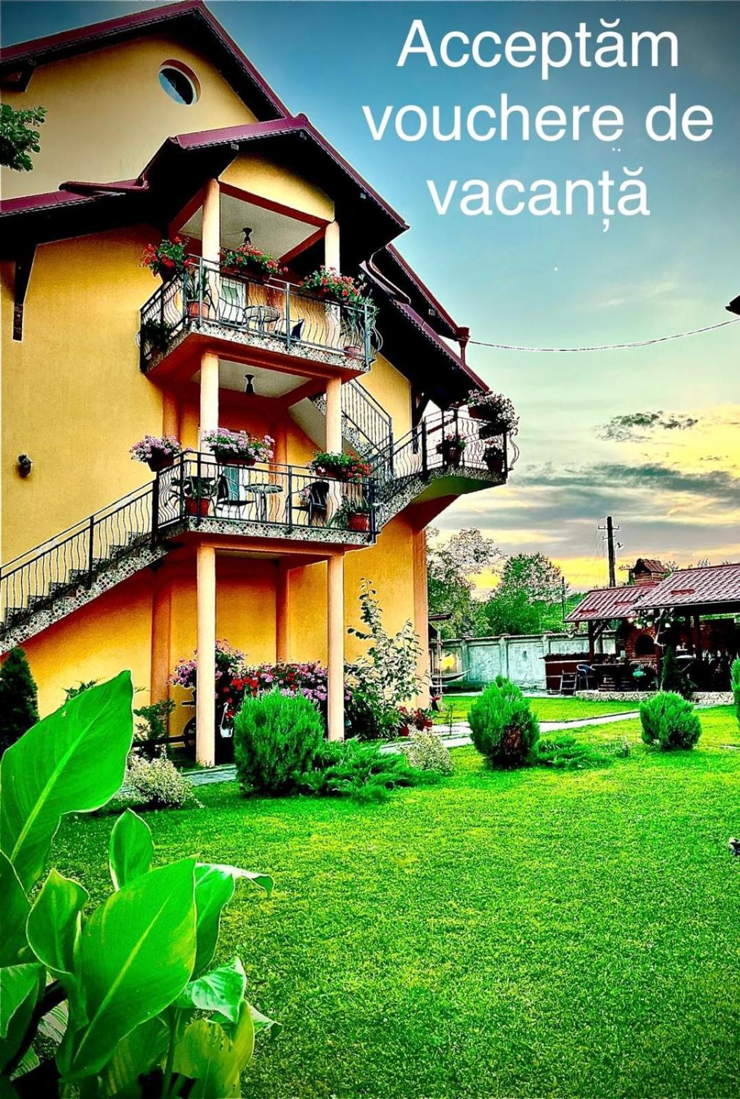 La Mateo Hotel Calimanesti Luaran gambar